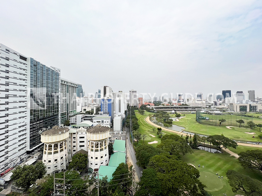 Condominium in Ploenchit 