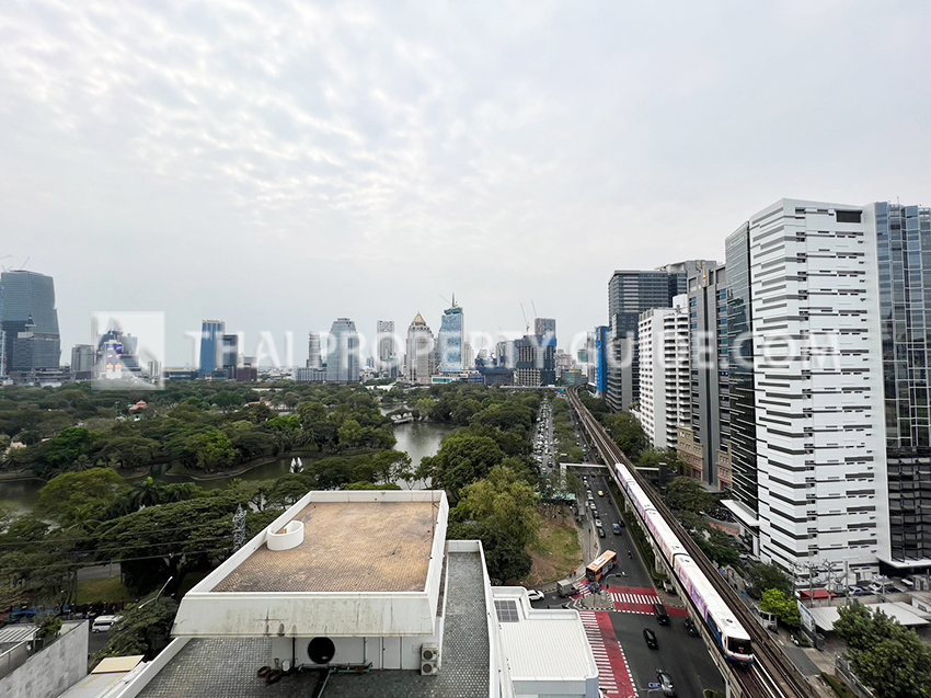 Condominium in Ploenchit 