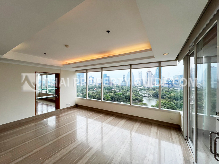 Condominium in Ploenchit 