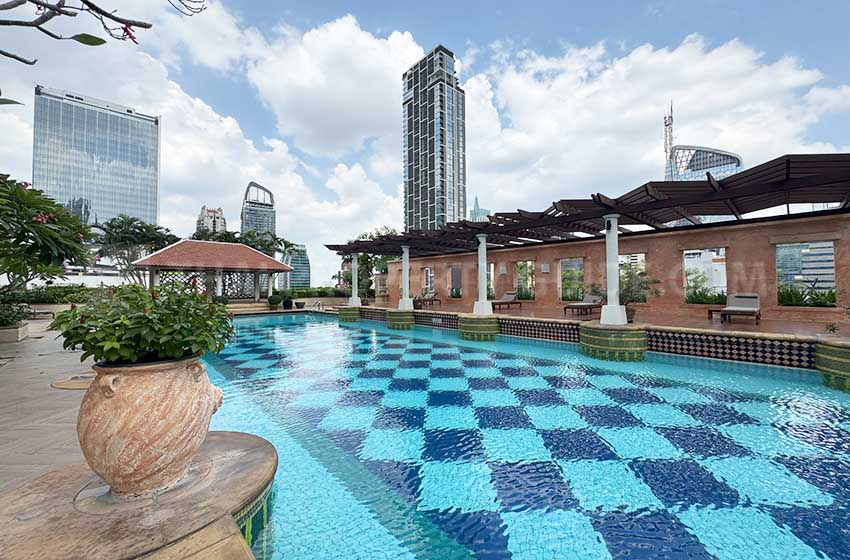 Condominium in Ploenchit 