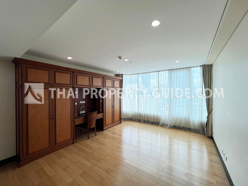 Condominium in Ploenchit 