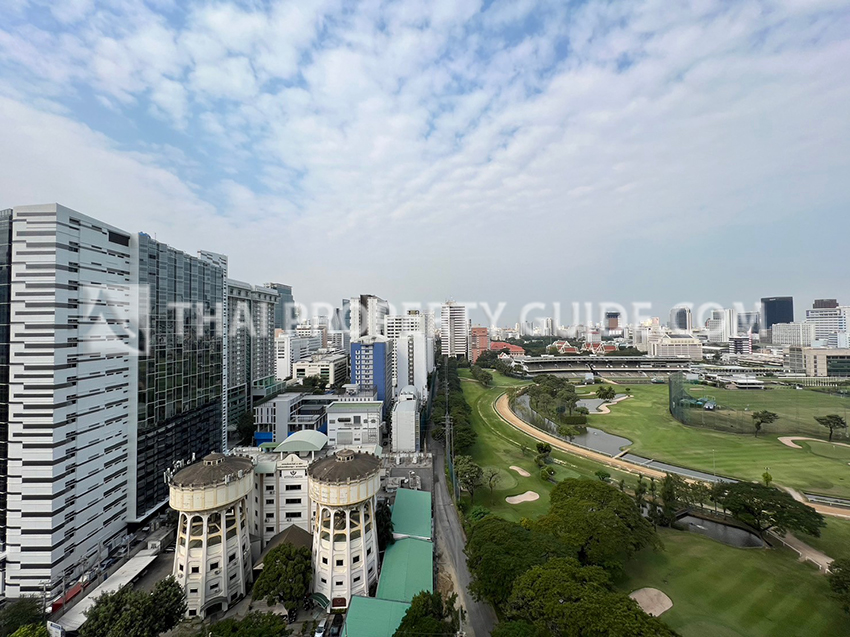 Condominium in Ploenchit 