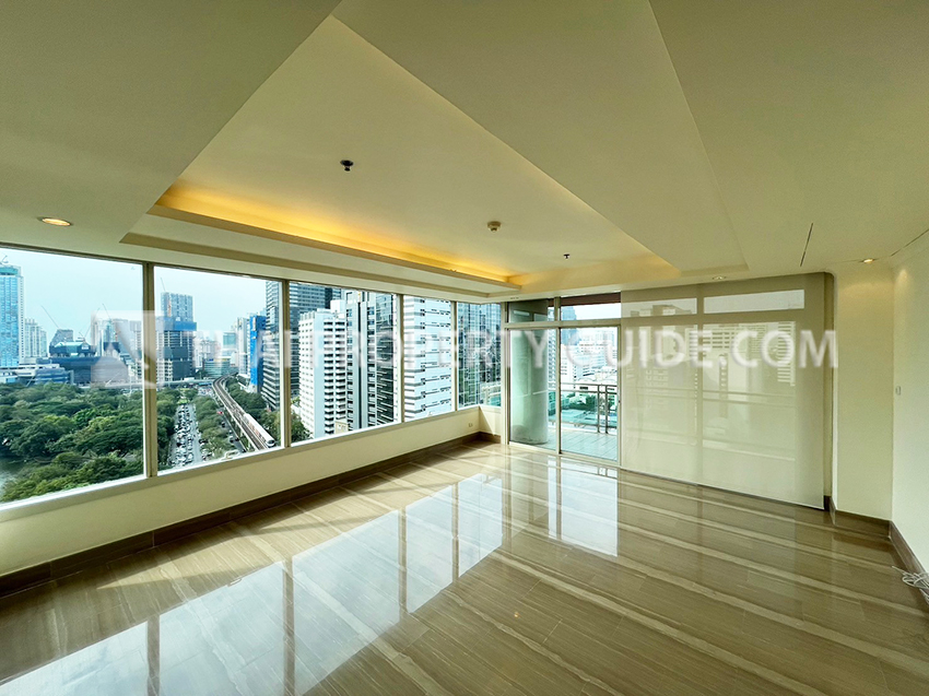 Condominium in Ploenchit 