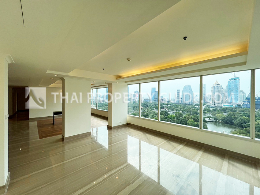 Condominium in Ploenchit 