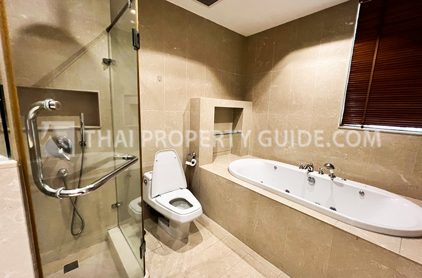 Condominium in Ploenchit : Athenee Residence 