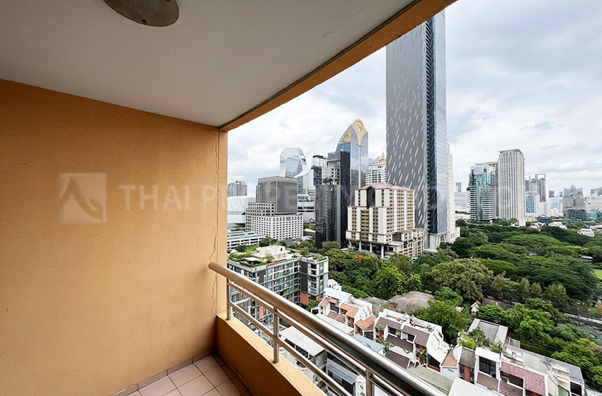 Condominium in Ploenchit 