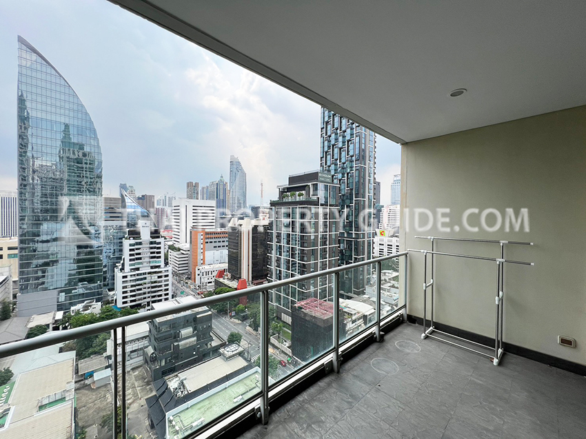 Condominium in Ploenchit 