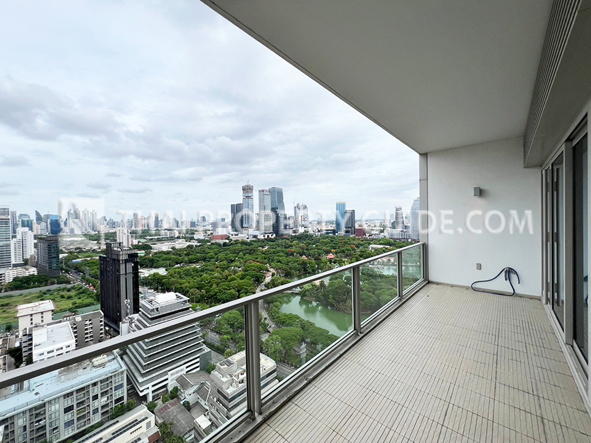 Condominium in Ploenchit 