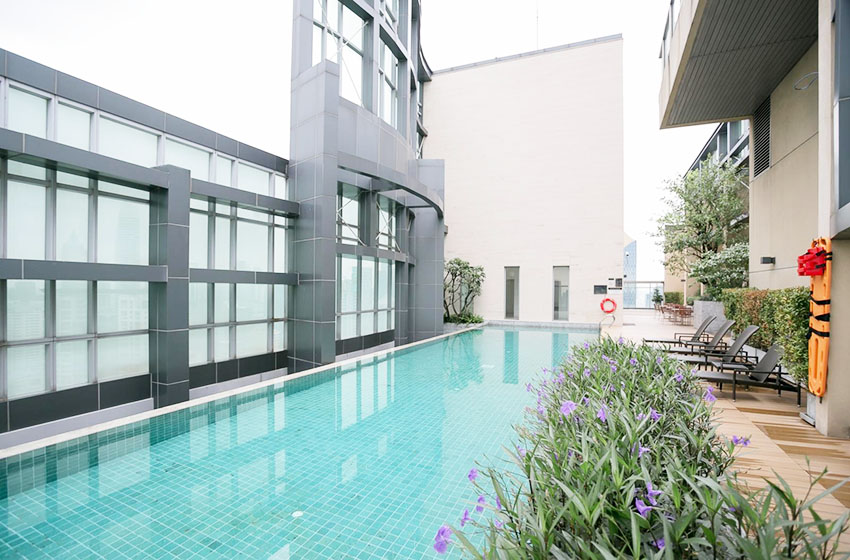 Condominium in Ploenchit : The Oriental Residence (Condominium) 