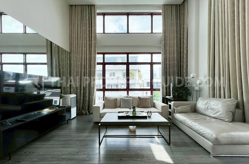 Condominium in Ploenchit
