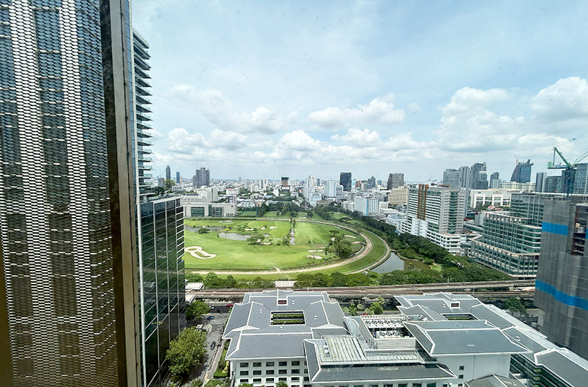 Condominium in Ploenchit : Hansar Rajdamri 