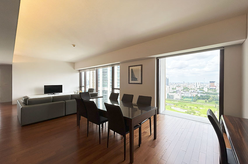 Condominium in Ploenchit : Hansar Rajdamri 