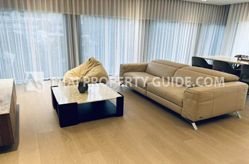 Condominium in Ploenchit