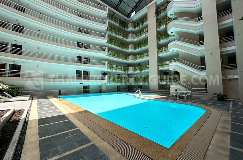 Condominium in Ploenchit 