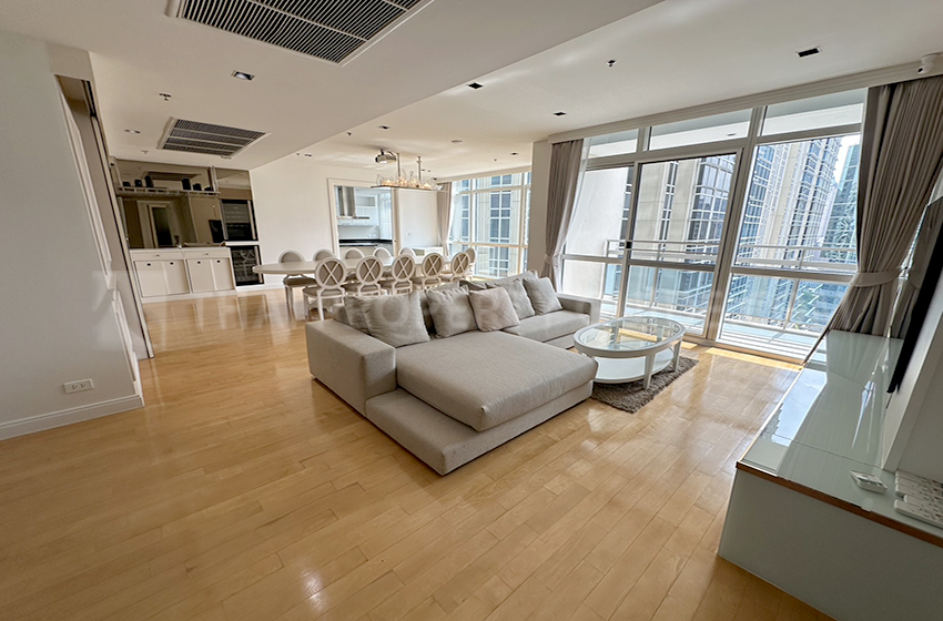 Condominium in Ploenchit : Athenee Residence 