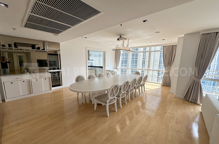 Condominium in Ploenchit : Athenee Residence 