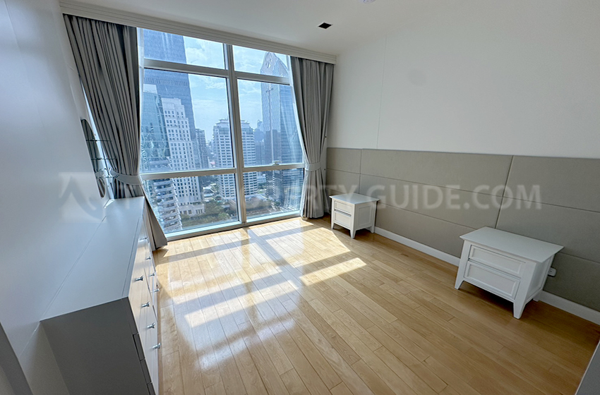 Condominium in Ploenchit : Athenee Residence 