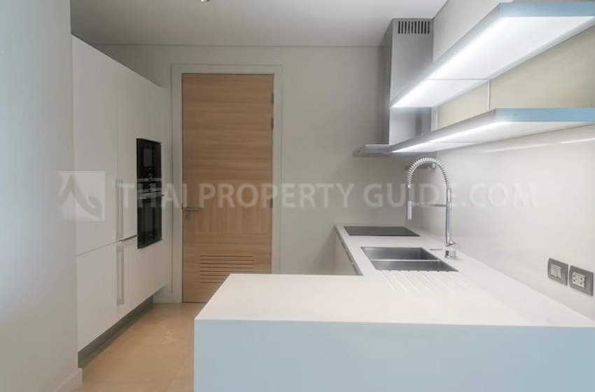 Condominium in Ploenchit 