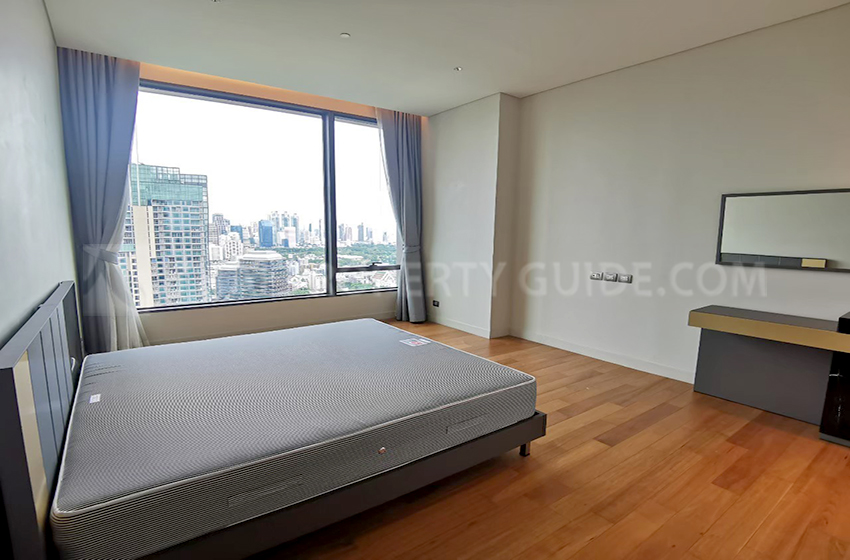 Condominium in Ploenchit 