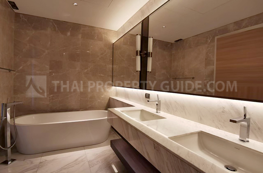 Condominium in Ploenchit 