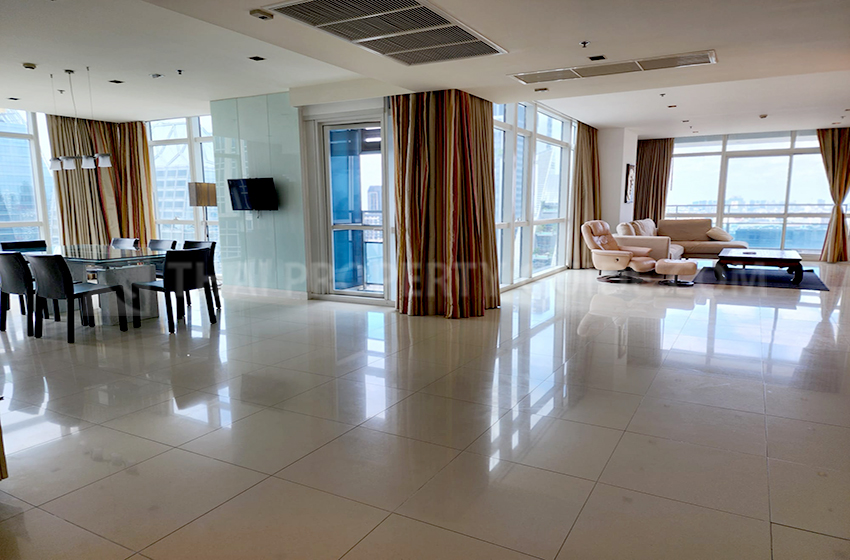 Condominium in Ploenchit : Athenee Residence 