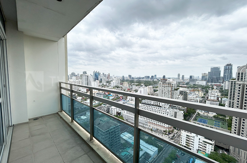 Condominium in Ploenchit : Athenee Residence 