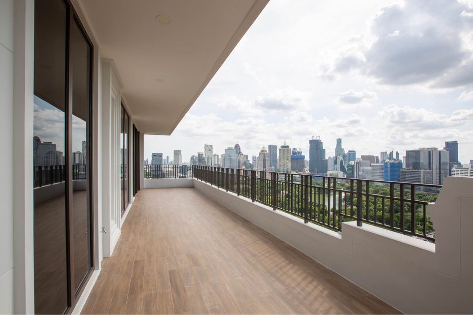 Condominium in Ploenchit 