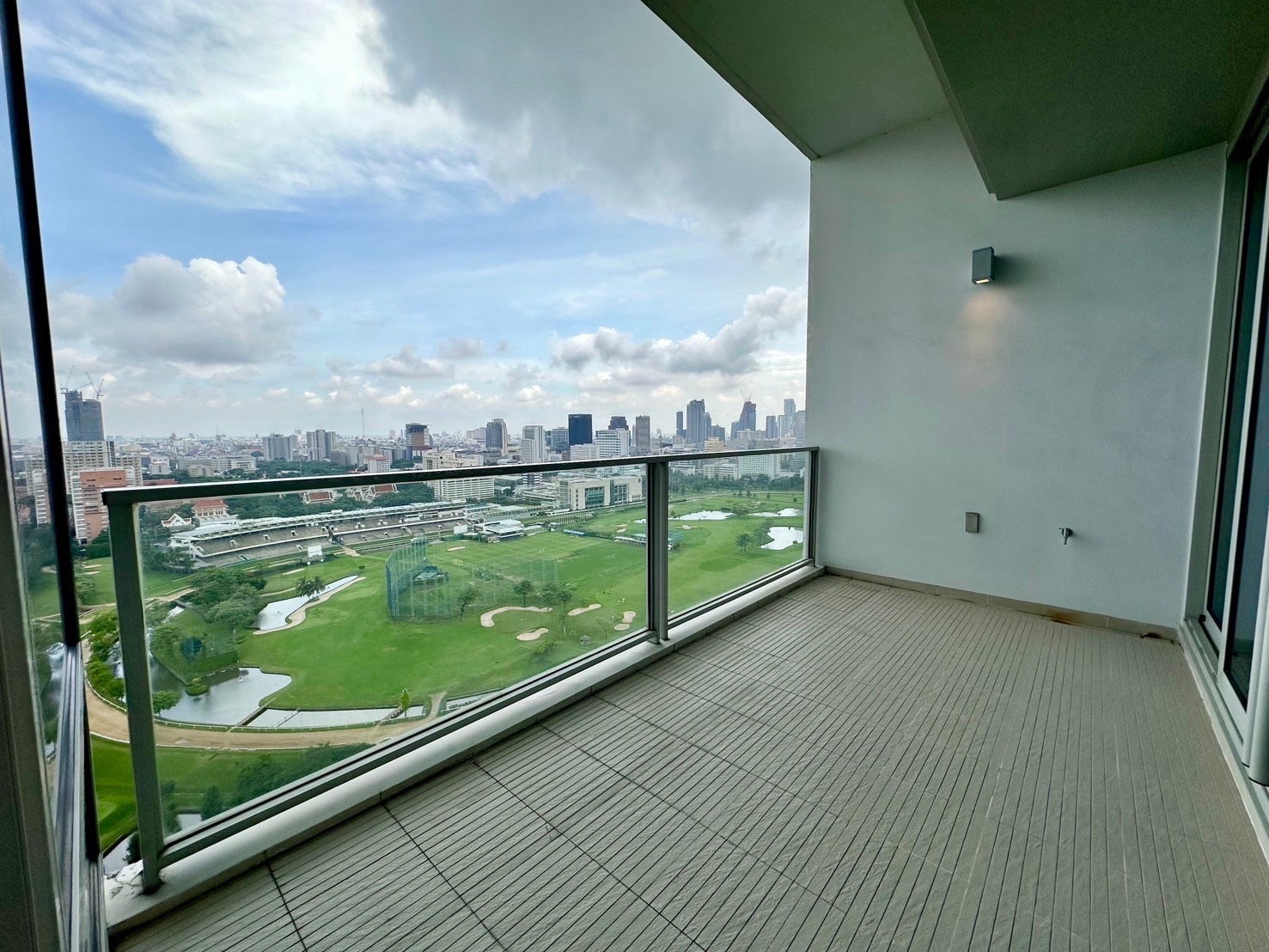 Condominium in Ploenchit 