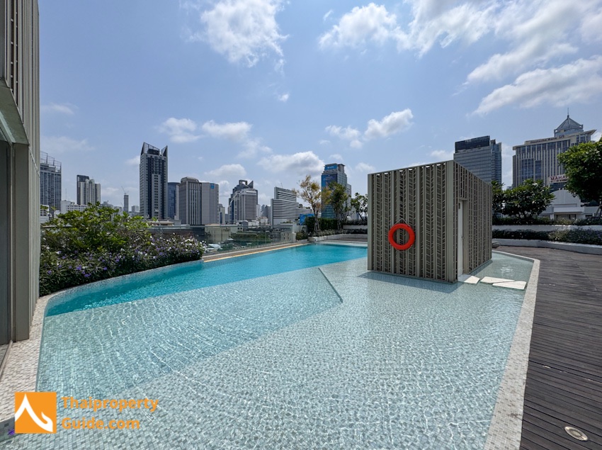 Condominium in Ploenchit 