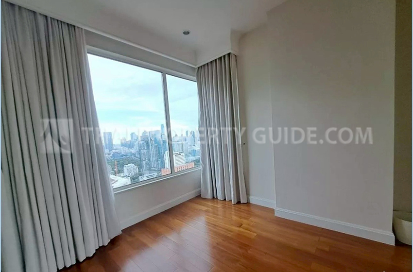 Condominium in Ploenchit 