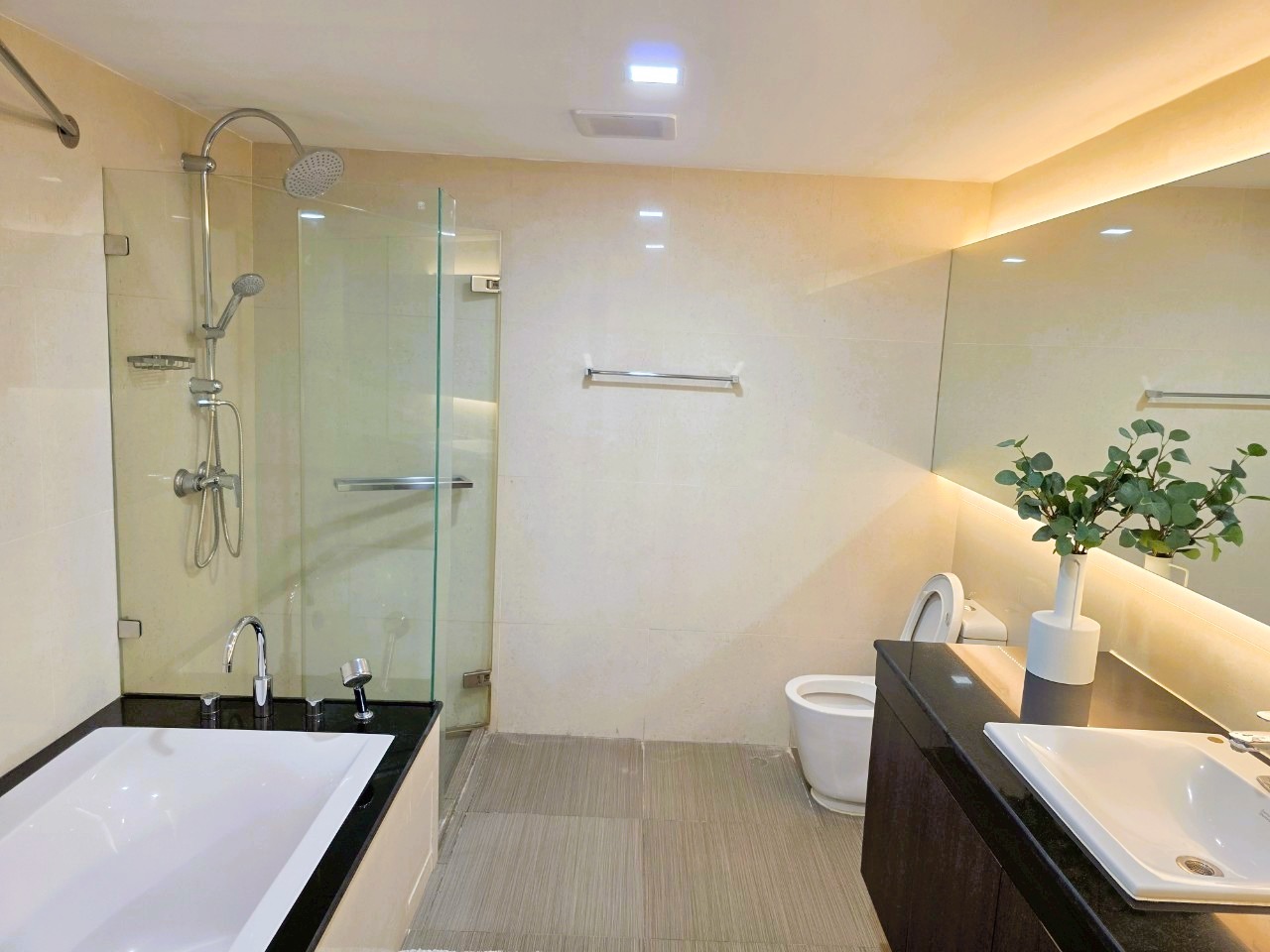 Condominium in Ploenchit 