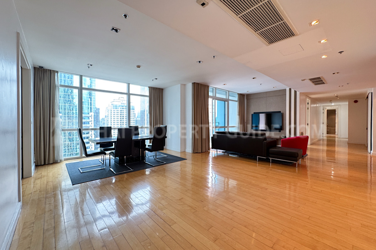 Condominium in Ploenchit : Athenee Residence 