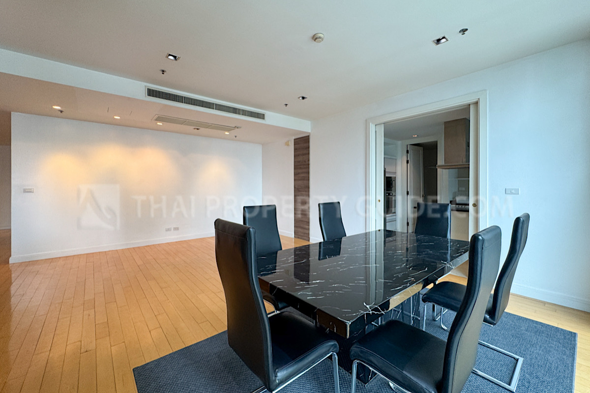 Condominium in Ploenchit : Athenee Residence 