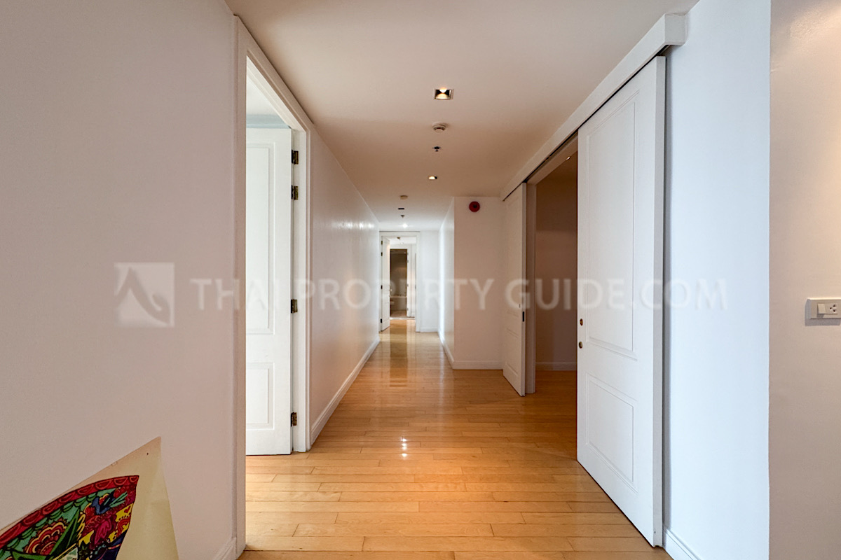 Condominium in Ploenchit : Athenee Residence 