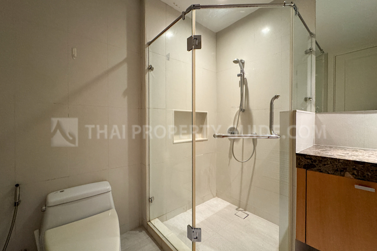 Condominium in Ploenchit : Athenee Residence 