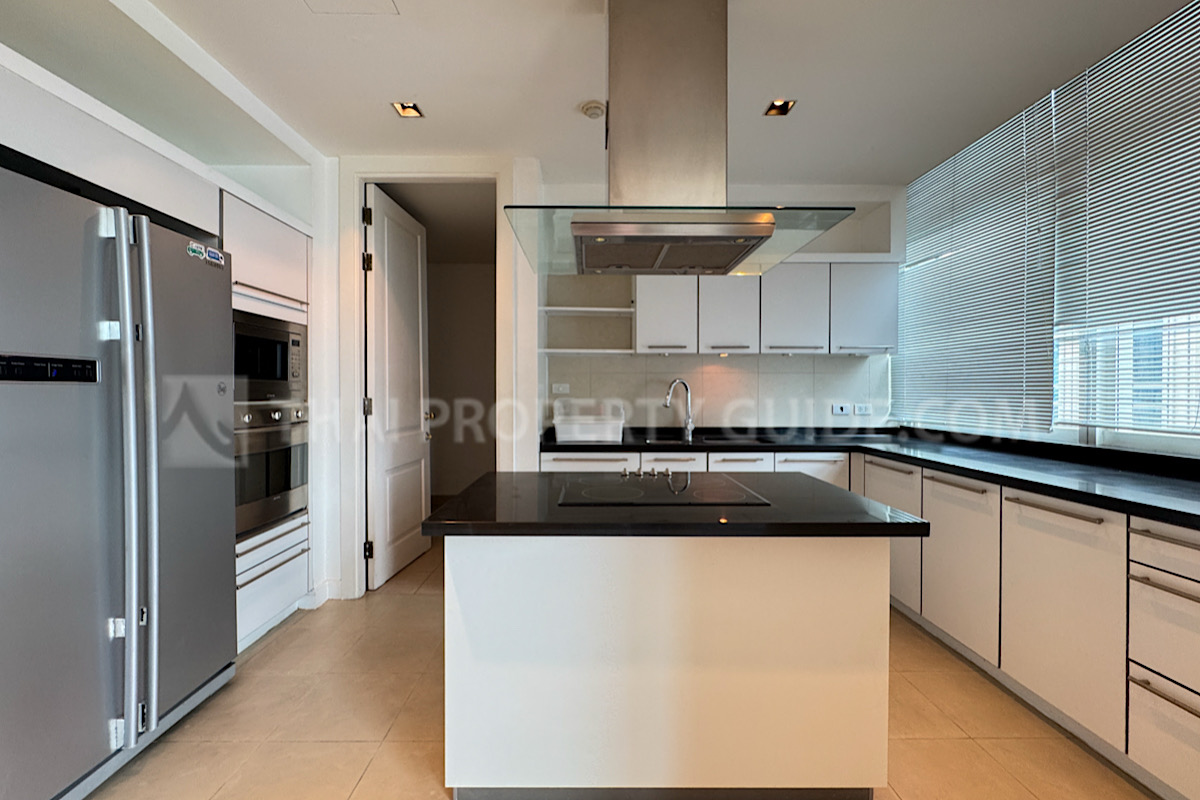 Condominium in Ploenchit : Athenee Residence 