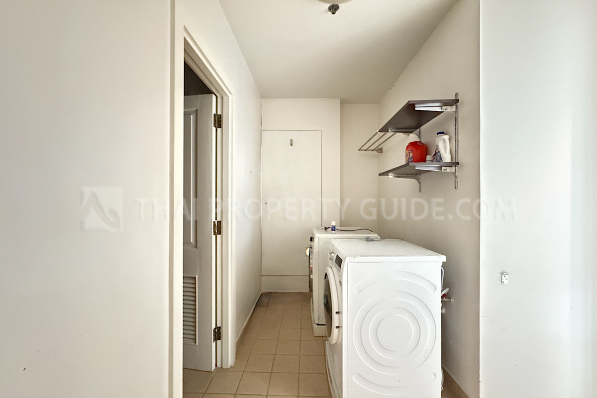Condominium in Ploenchit : Athenee Residence 