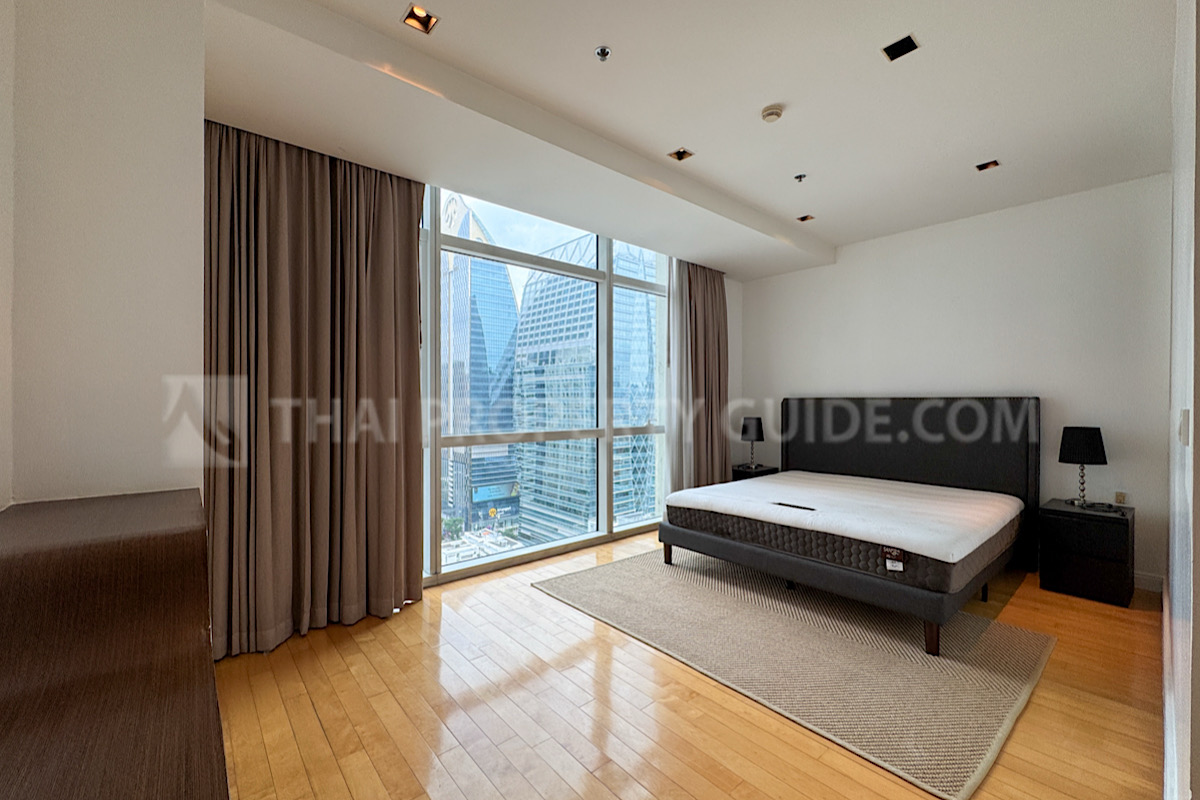 Condominium in Ploenchit : Athenee Residence 