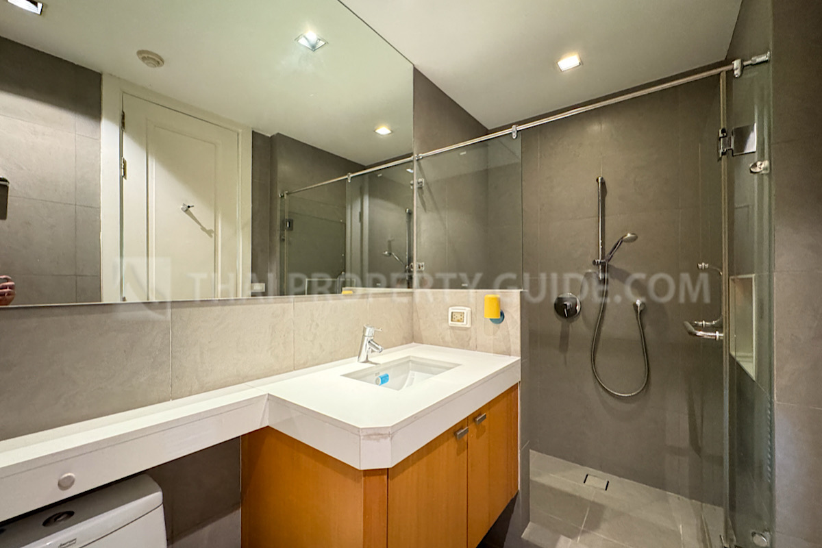 Condominium in Ploenchit : Athenee Residence 
