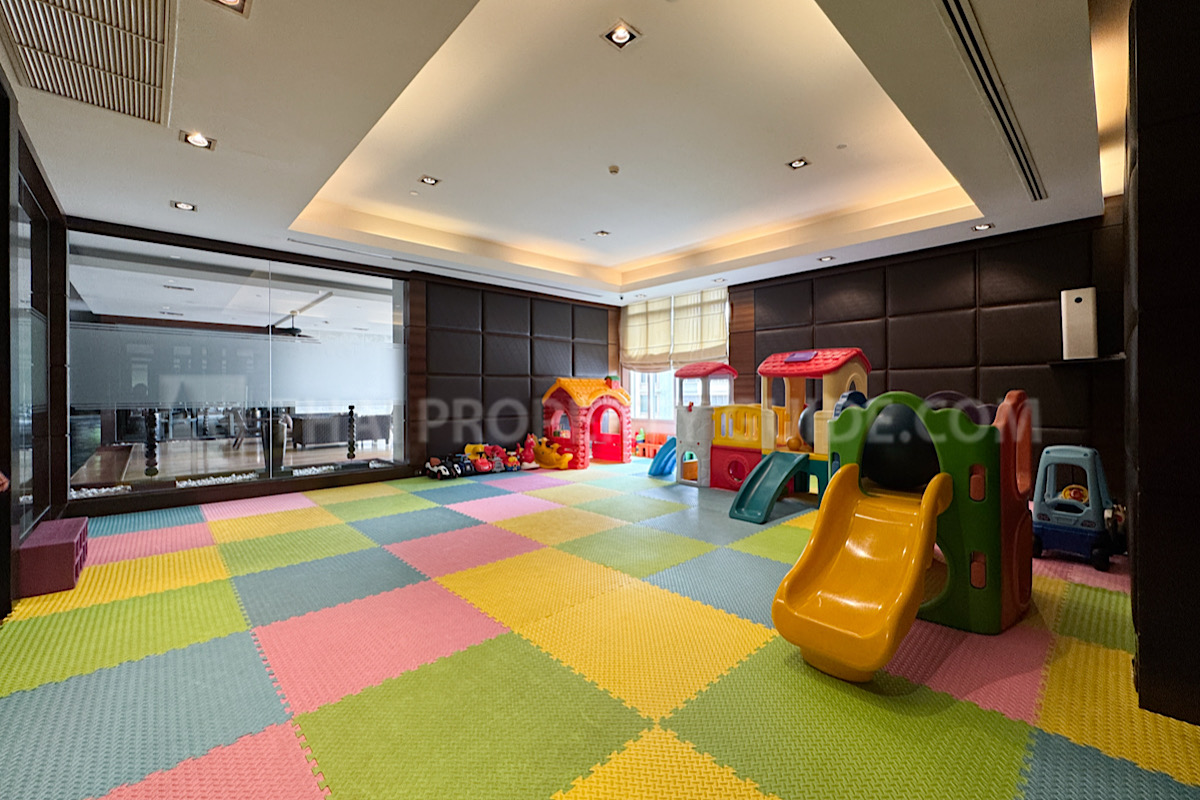 Condominium in Ploenchit : Athenee Residence 