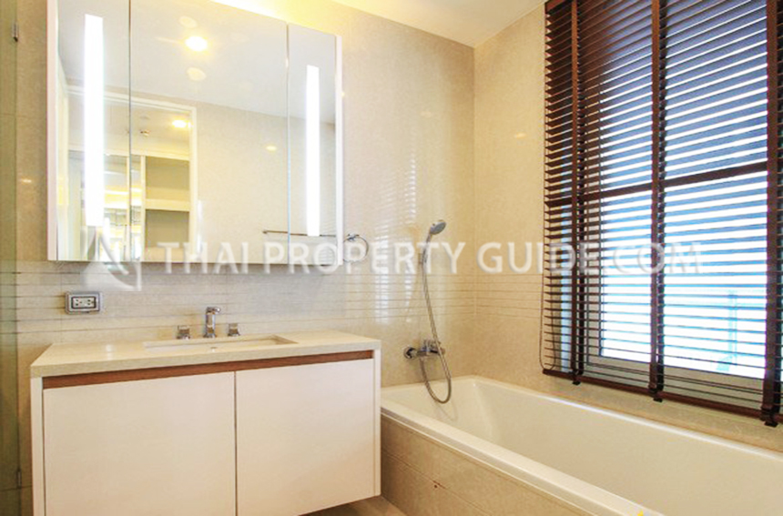 Condominium in Ploenchit 