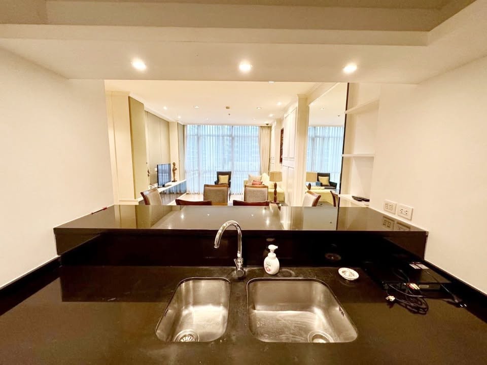 Condominium in Ploenchit : Athenee Residence 