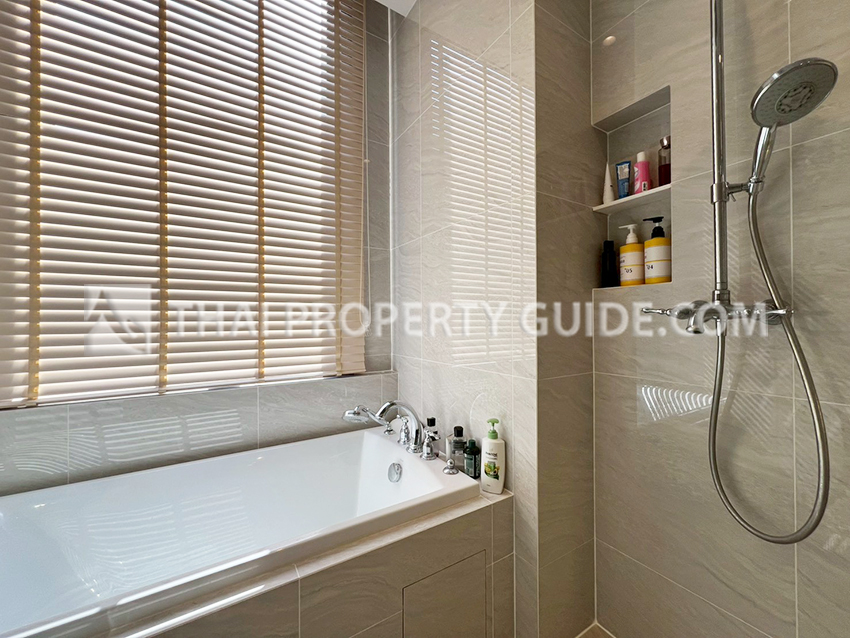 Condominium in Ploenchit 