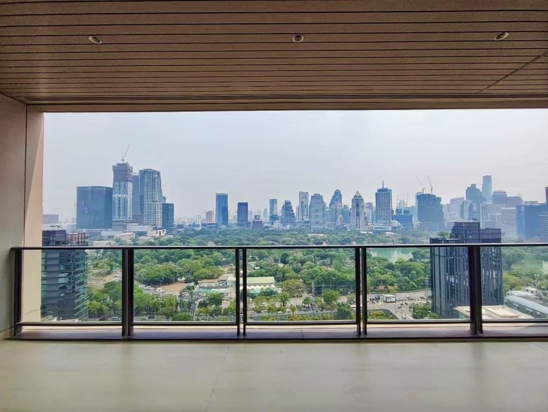 Condominium in Ploenchit 