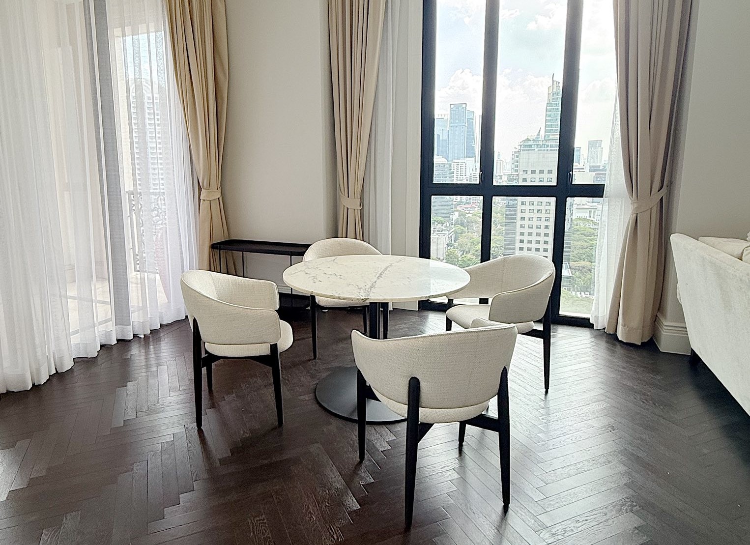 Condominium in Ploenchit 