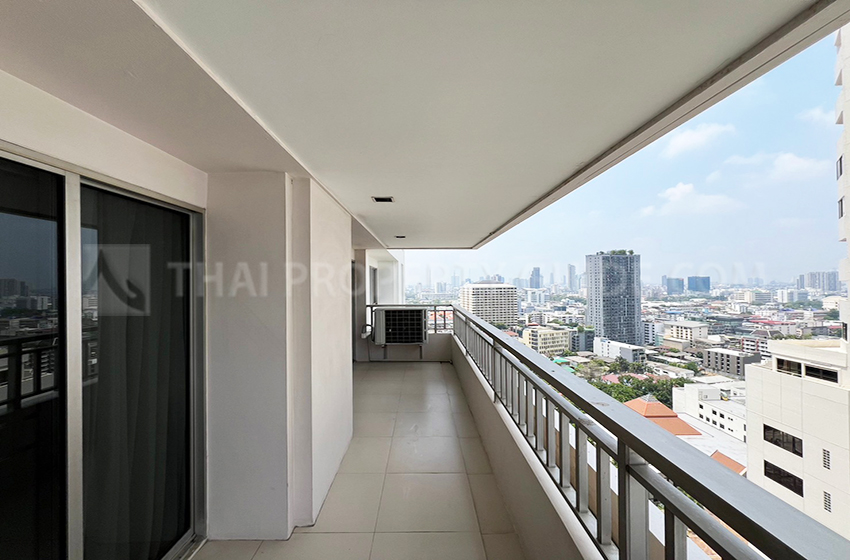 Condominium in Sathorn 