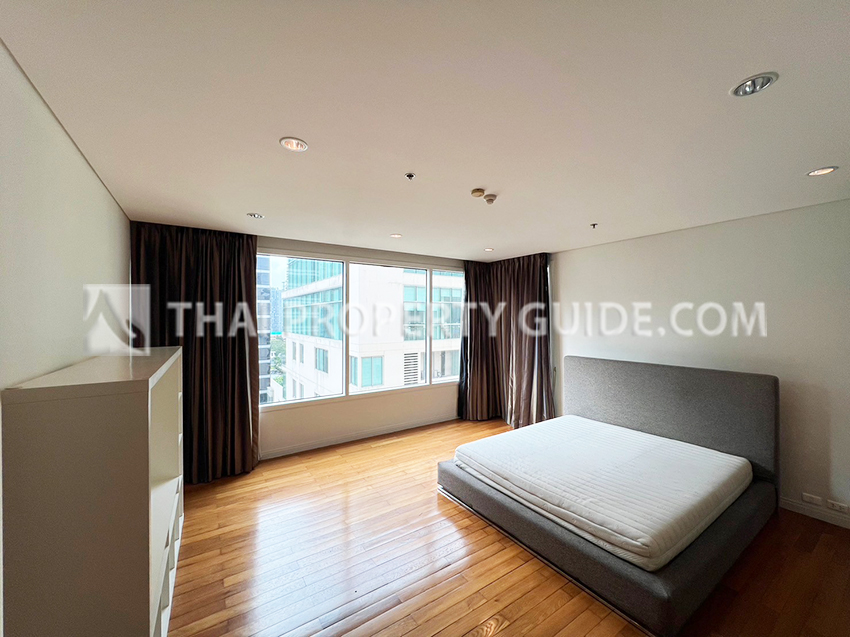 Condominium in Sathorn : The Royal Saladaeng 