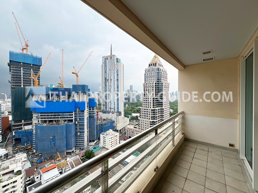 Condominium in Sathorn : The Royal Saladaeng 