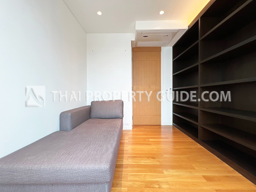 Condominium in Sathorn : The Royal Saladaeng 