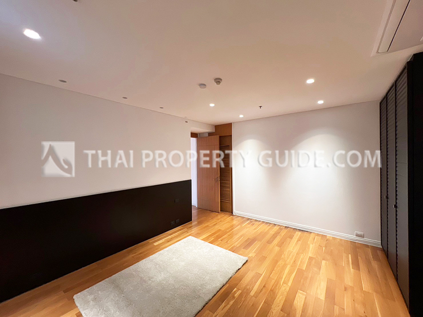 Condominium in Sathorn : The Royal Saladaeng 